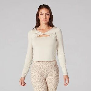 Tavi Noir Form Cropped Long Sleeve, color latte, size L